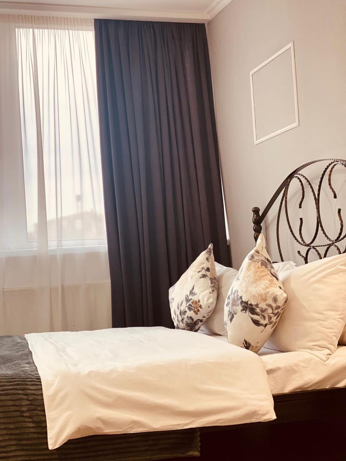 Hotel Tamar Mepe 库塔伊西 客房 照片